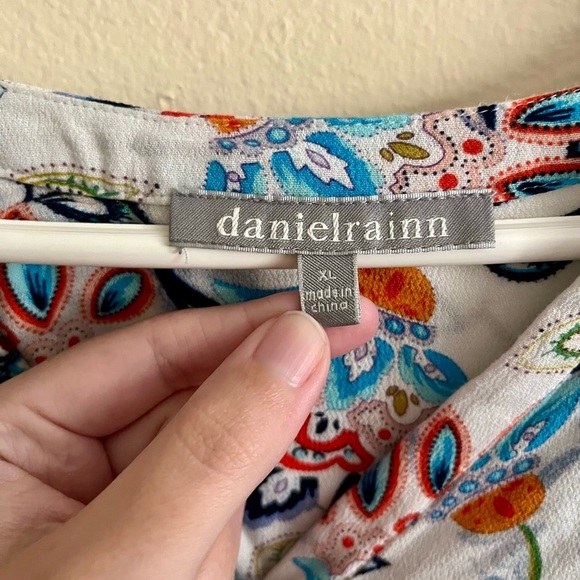 Daniel Rainn Floral Blouse - Picture 2 of 8